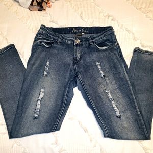 Distressed skinny jeans